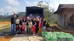 TRG tới thăm và tặng quà cho bà con xã Đưng K’noh, huyện Lạc Dương, tỉnh Lâm Đồng