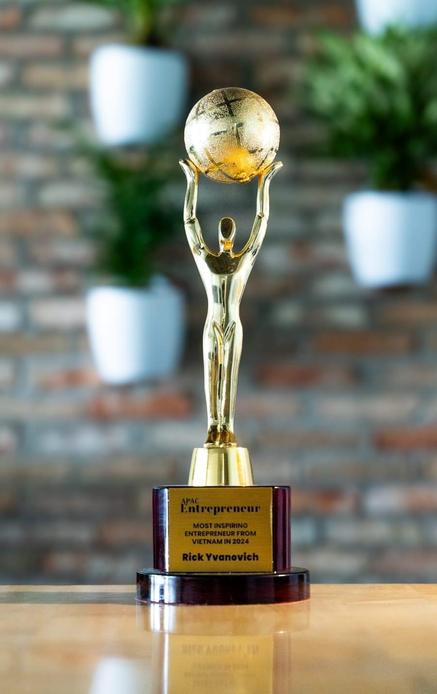 Most Inspiring Entrepreneur from Vietnam 2024 trophy
