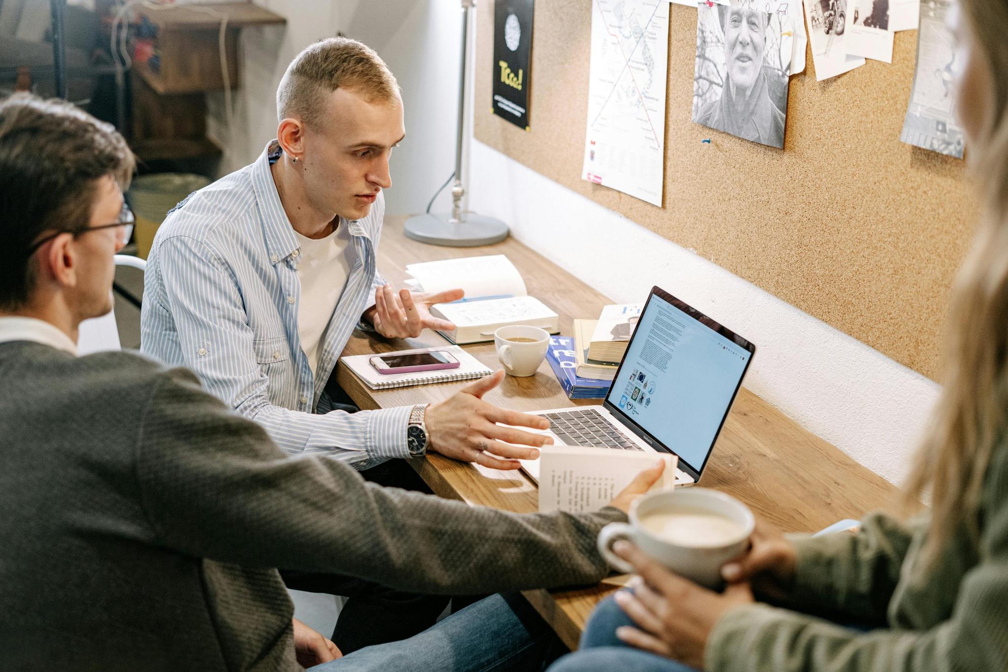 Gen Z và Gen AI: Khi AI trở thành “mentor” mới cho thế hệ trẻ